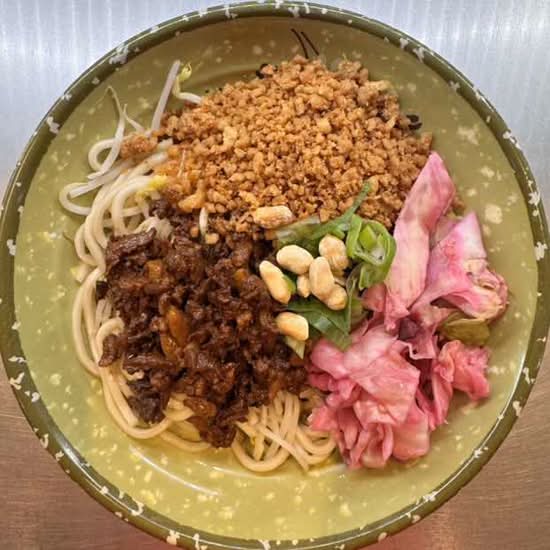 杂脆面 two classic flavor crispy and soft pork mince with magic sauce